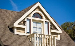 Особенности конструкции и монтажа слуховых окон для крыш