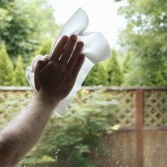 Чем лучше помыть пластиковое окно дома