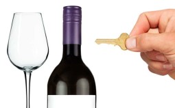 Как открыть вино без штопора в домашних условиях
