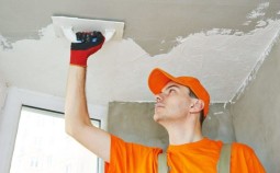 Как выбрать шпаклевку для потолка и выровнять с ее помощью поверхность?