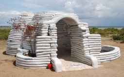 Технология Earthbag — как построить дом из мешков с песком?