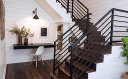 Какие перила выбрать для лестницы в частном доме?