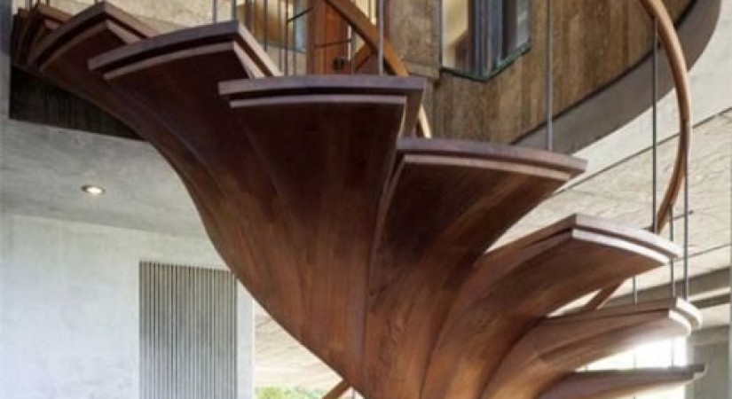 Винтовые лестницы из дерева в интерьере