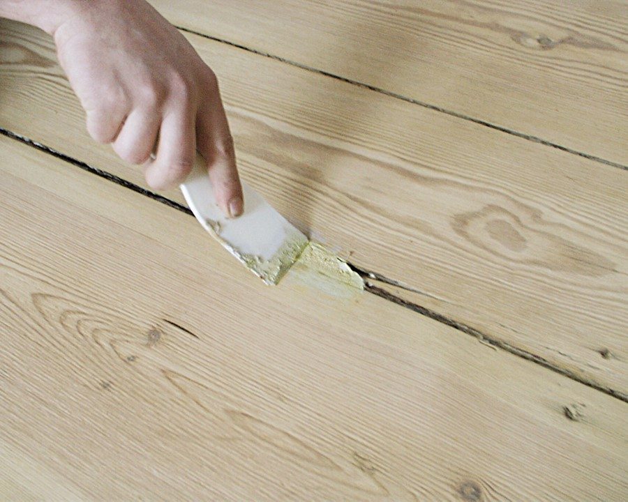 Как правильно постелить линолеум на деревянный пол