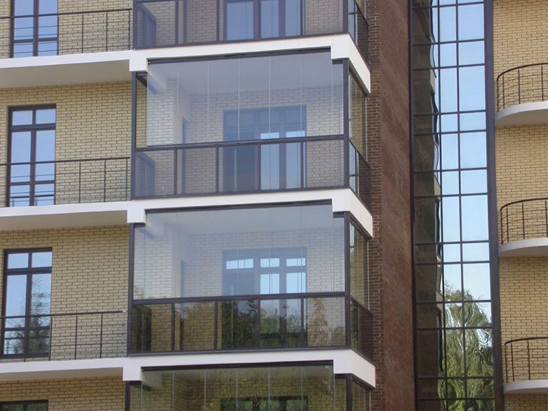 Остекление балкона панорамными окнами