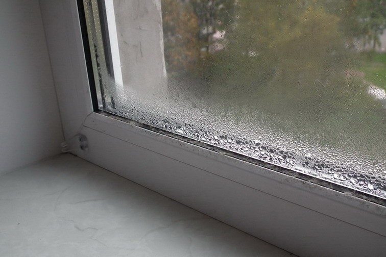 Как обогреть окна зимой