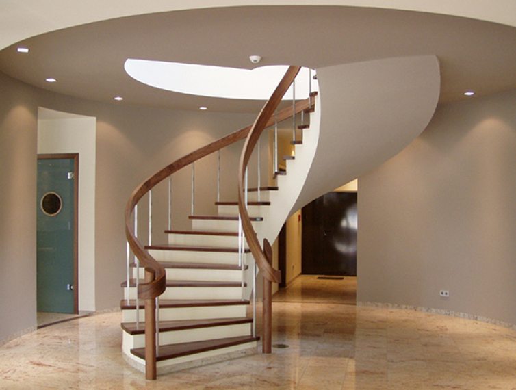 Дизайн винтовой лестницы на второй этаж