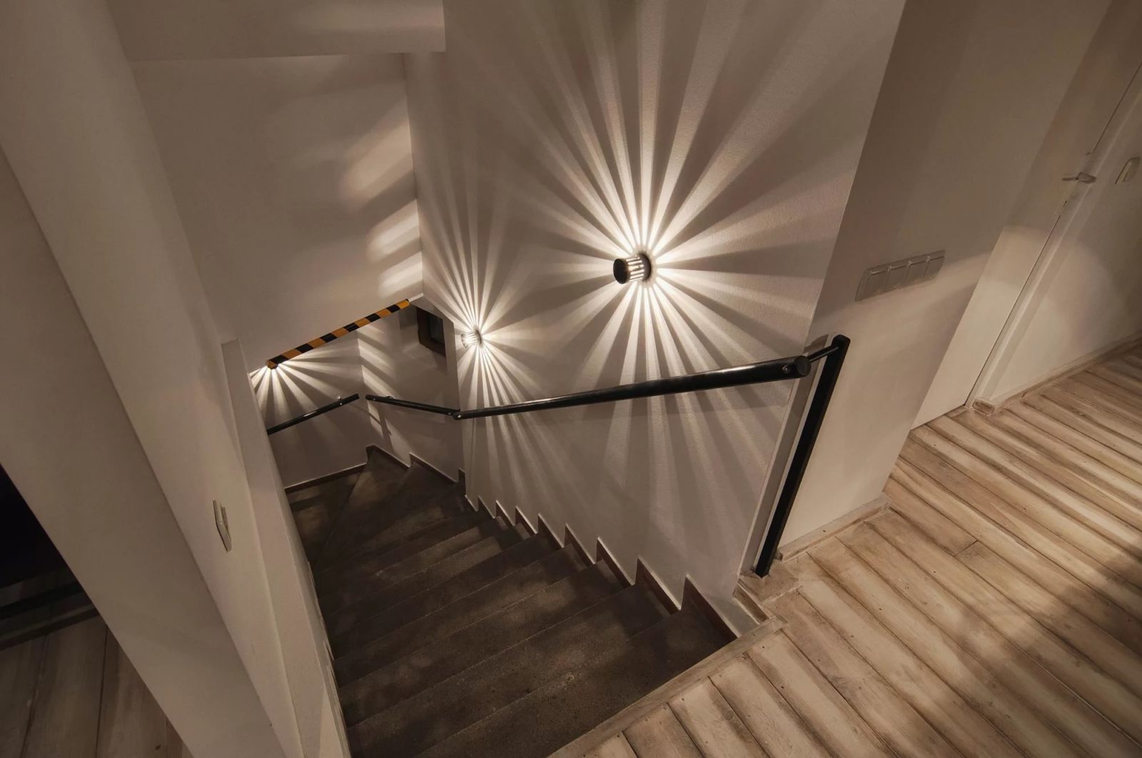 Подсветка лестницы: идеи освещения ступенек