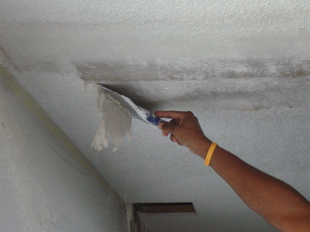 Чем покрасить грязный потолок
