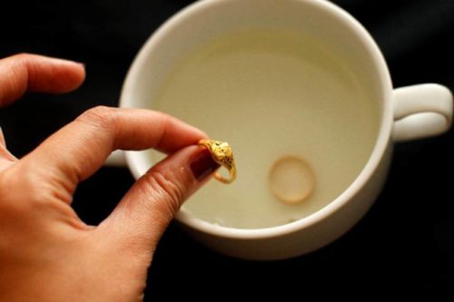 Как проверить подлинность золота в домашних условиях: верные способы с йодом, хлебом и водой
