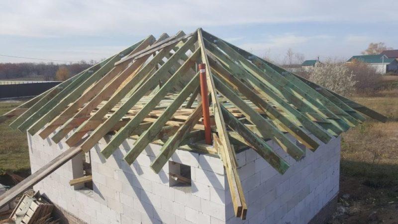 Процесс возведения крыши