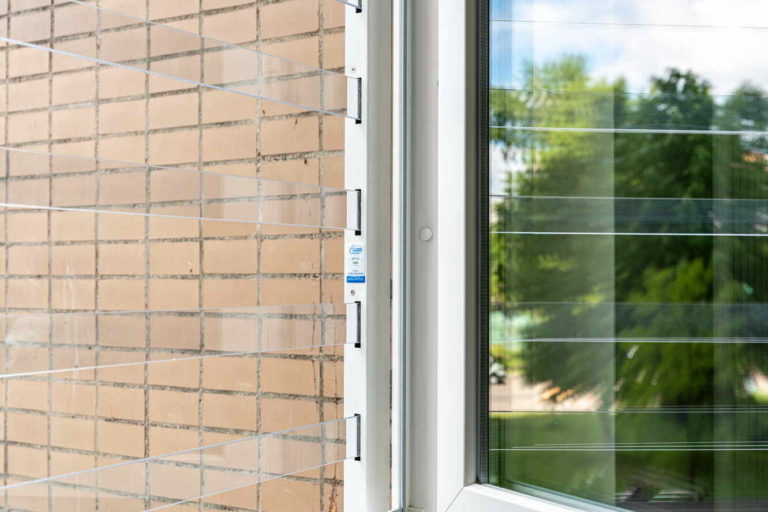 Прозрачные решетки на окна – особенности, область применения